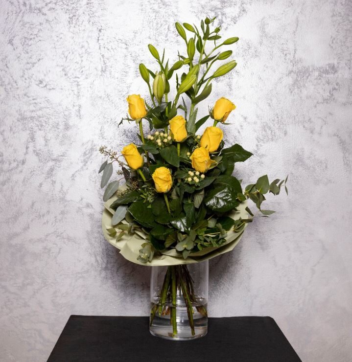 YELLOW BOUQUET TIED VERTICALLY